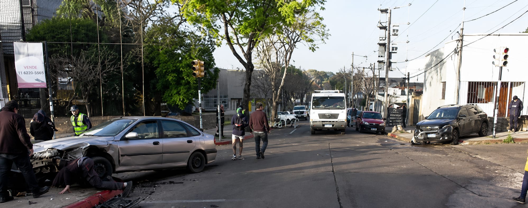 Menor con heridas moderadas tras  choque entre camioneta y una moto 