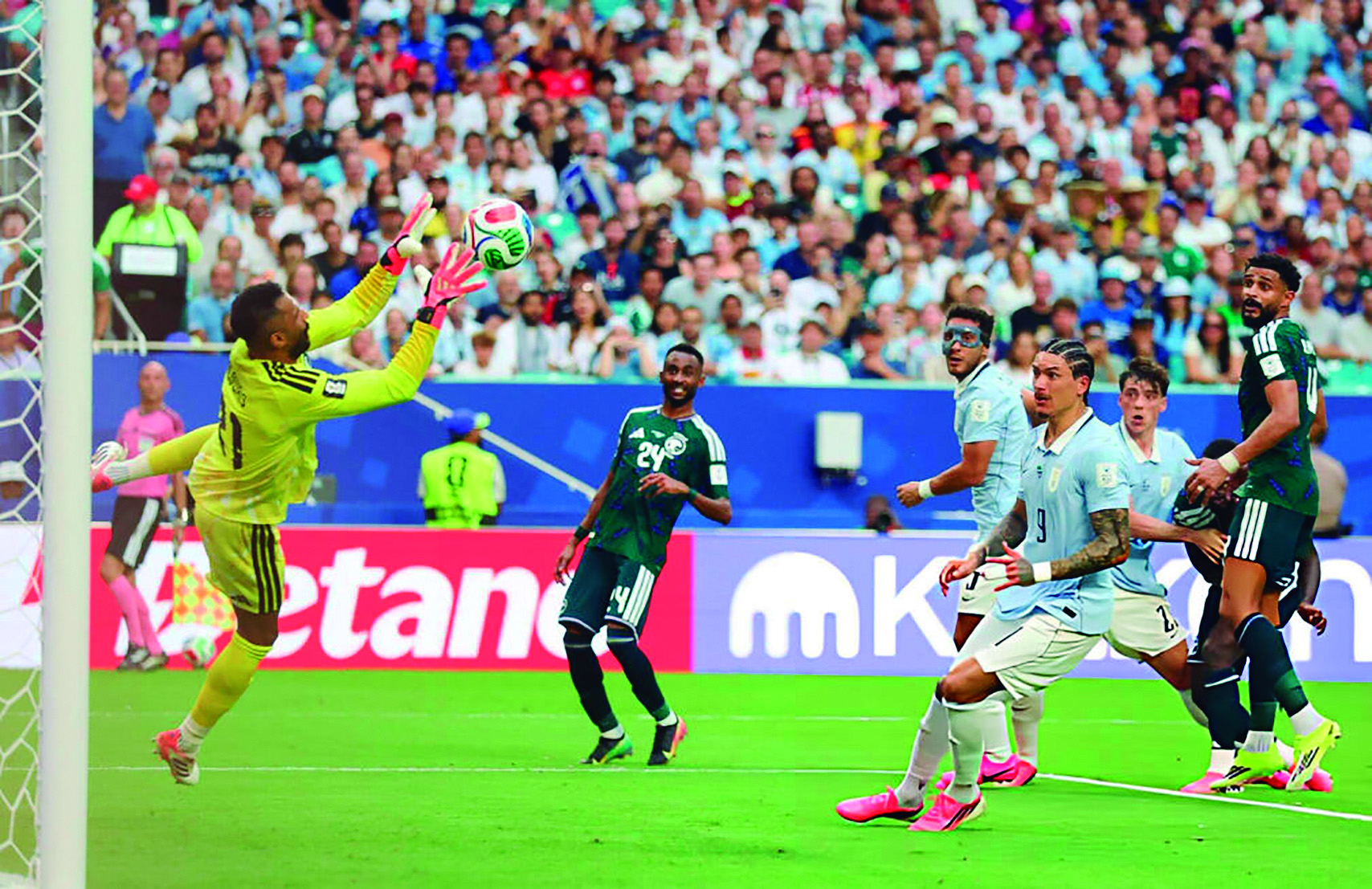 El golero de Arabia Saudita fue la figura en el debut celeste.