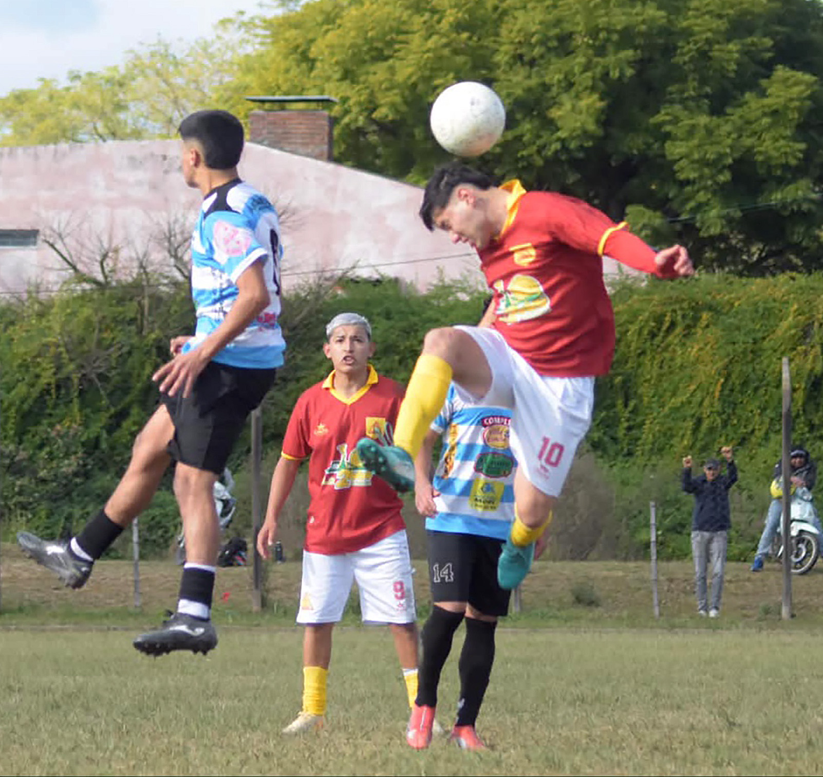 Chaná se recuperó ante El Tanque y mantiene viva su ilusión de clasificar a los play offs.