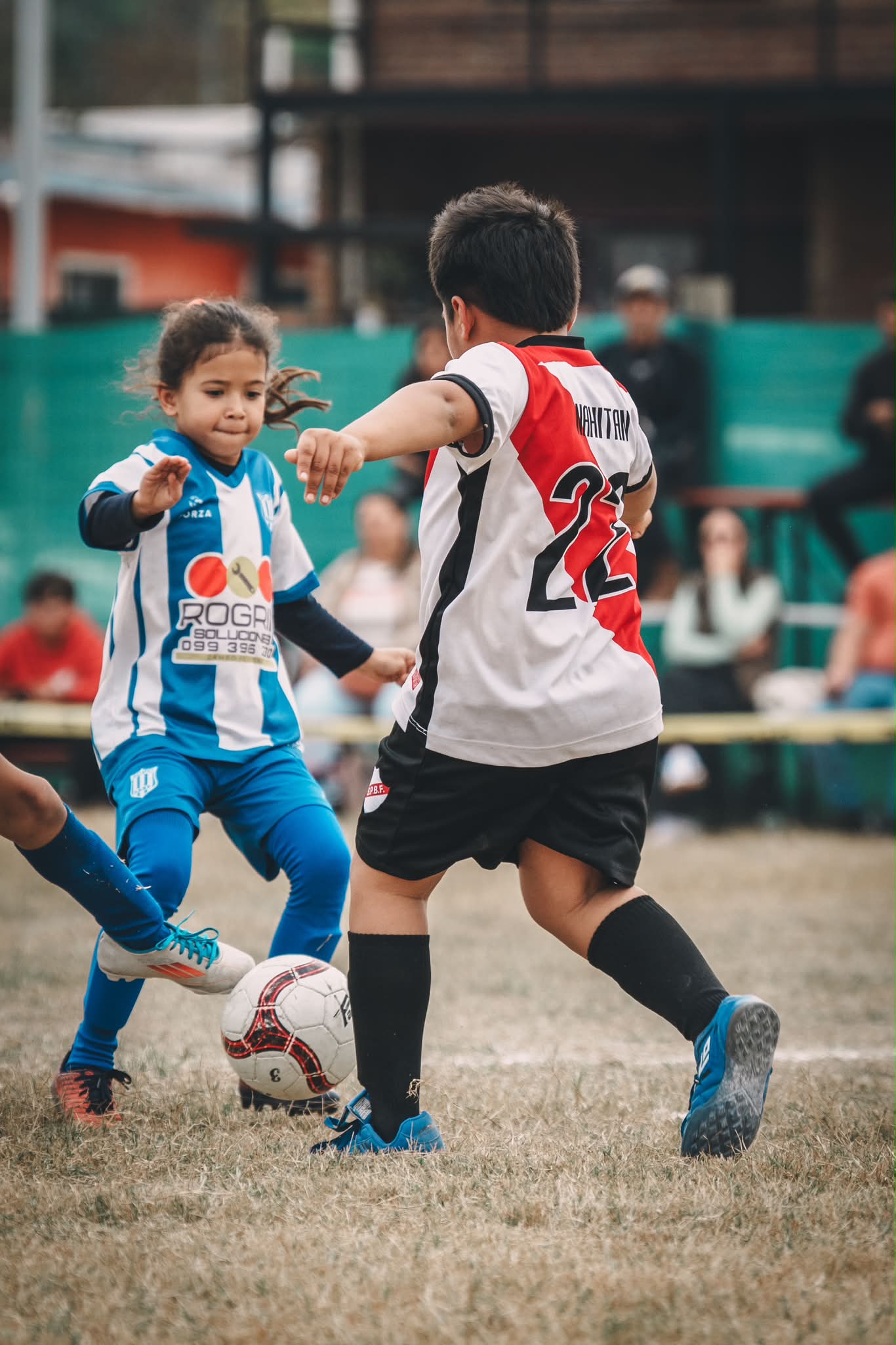 El baby fútbol: mucho más que un deporte, una verdadera red social en Salto