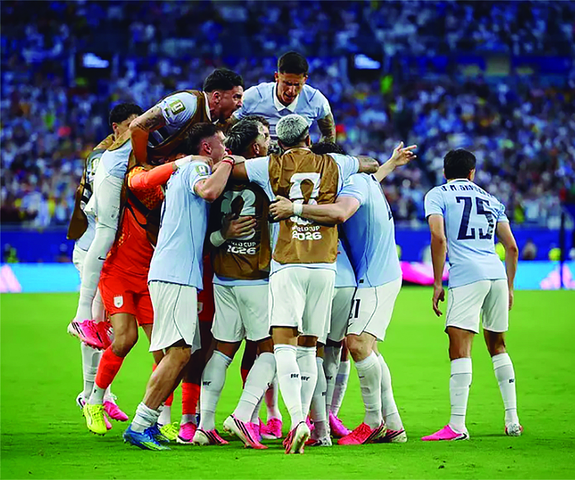 La montaña celeste para celebrar el empate de Maximiliano Araújo. Hoy se va a necesitar más que eso para festejar.