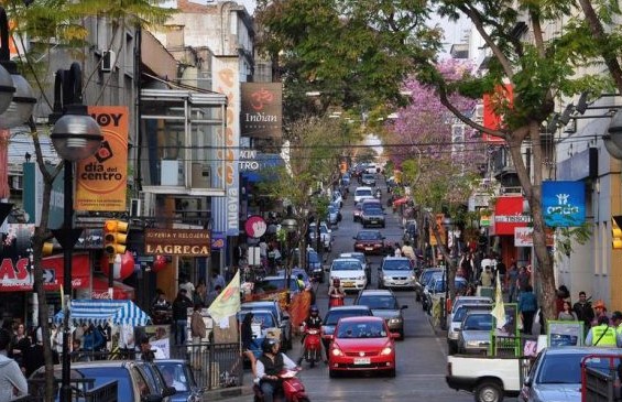 Movilidad urbana en Salto: una ciudad que  acelera mientras busca ordenar su tránsito