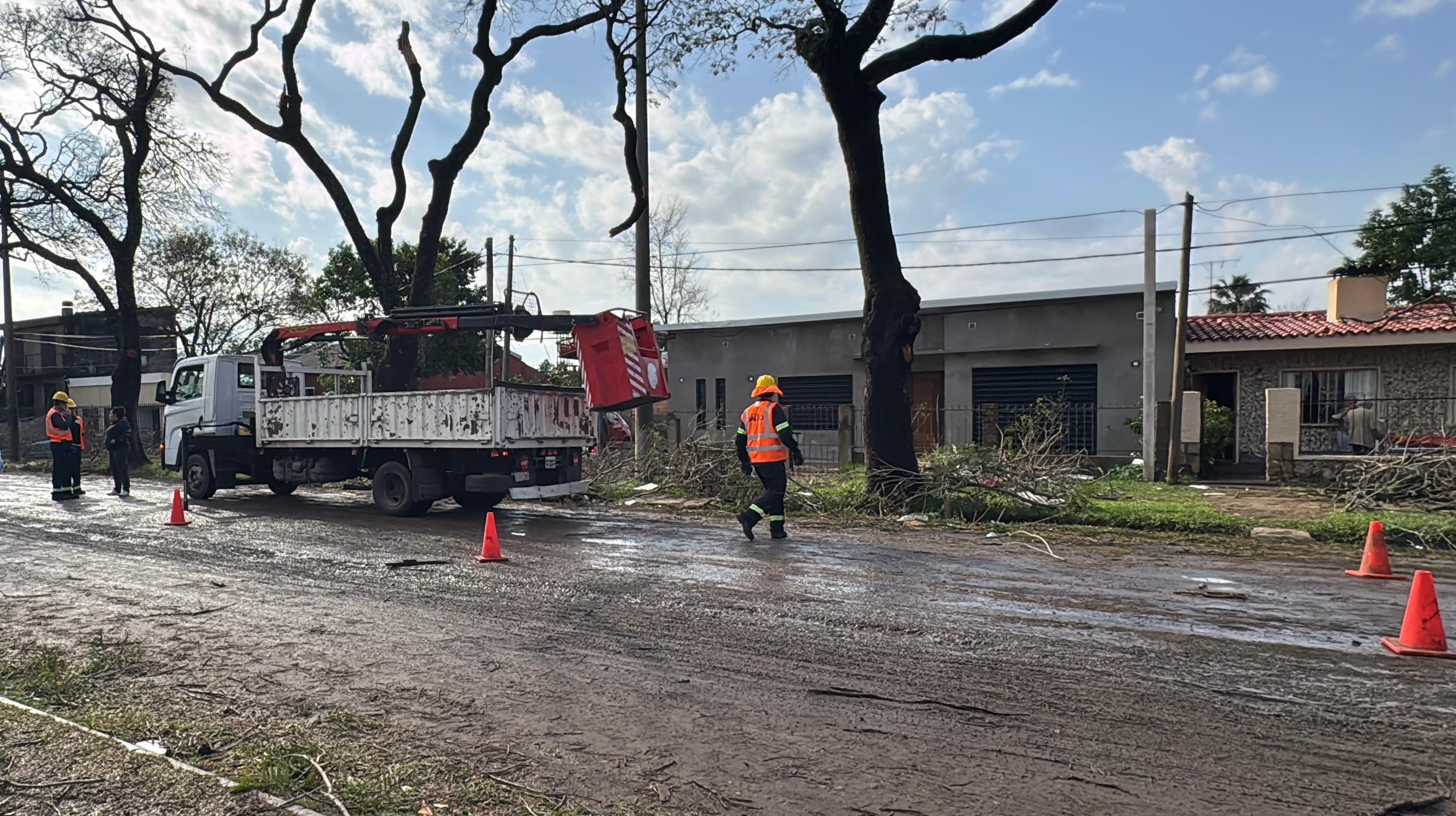 Movilidad Urbana interviene en el restablecimiento de semáforos dañados y liberación de calles tras el temporal