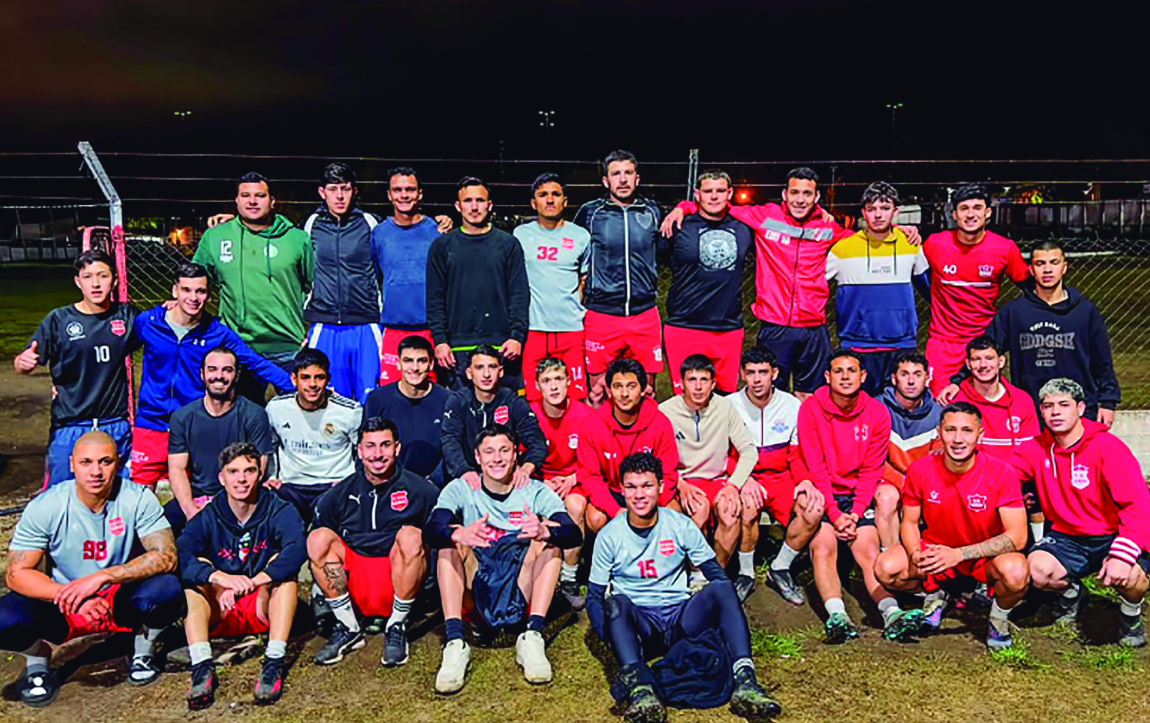 El plantel tras la última práctica, con la confianza en alto. Foto Ceibal