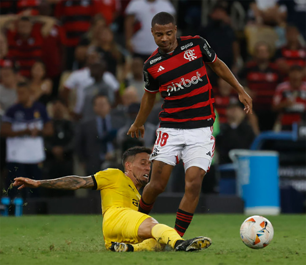 Pese a los intentos de Peñarol, según Flamengo, el volante Nicolás De la Cruz continuará en sus filas. 
