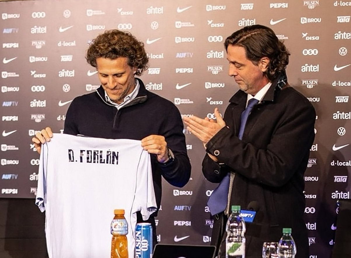 Forlán fue presentado como DT de Uruguay