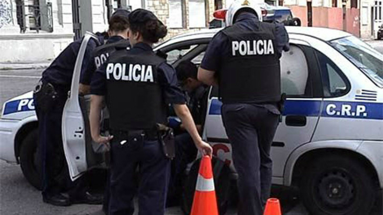 Una joven quedó grave tras despistar y volcar su auto en calle Magallanes