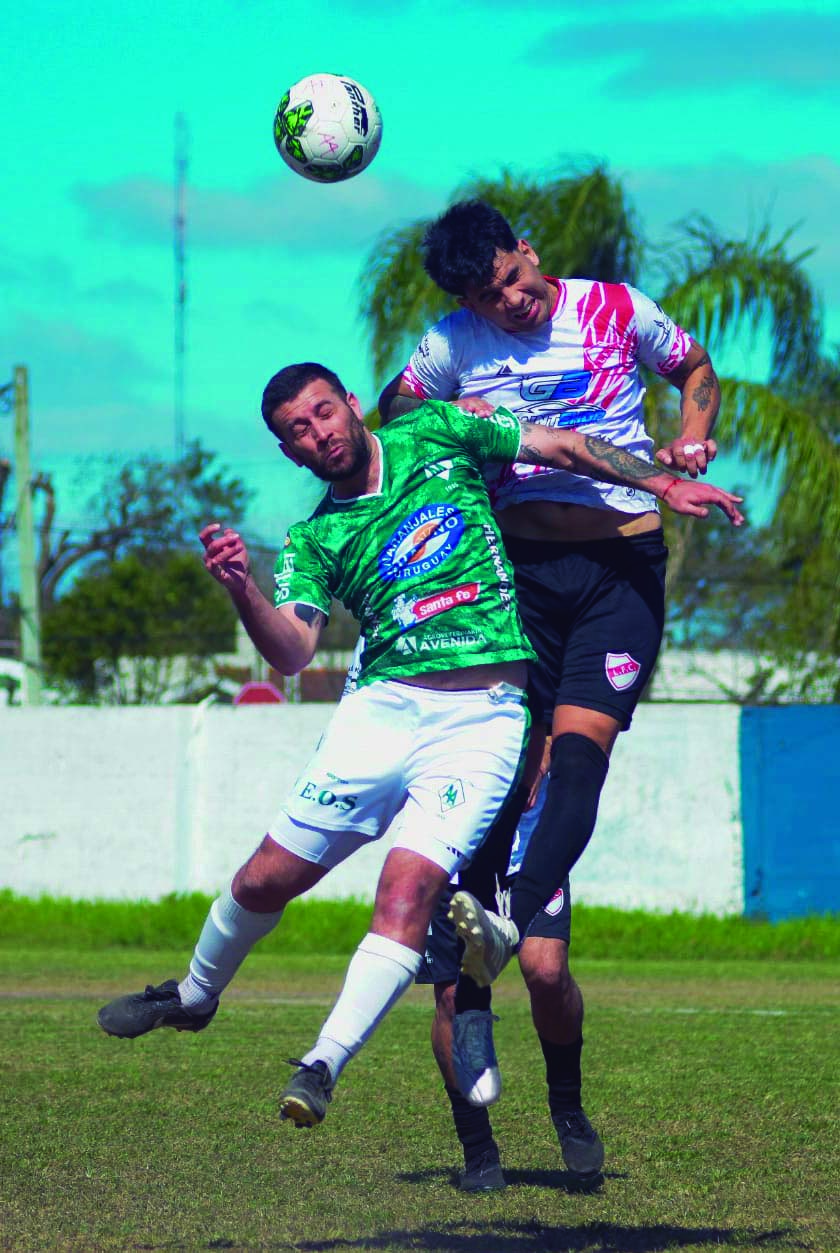 En los últimos minutos Arsenal consiguió los dos goles para su primera victoria.