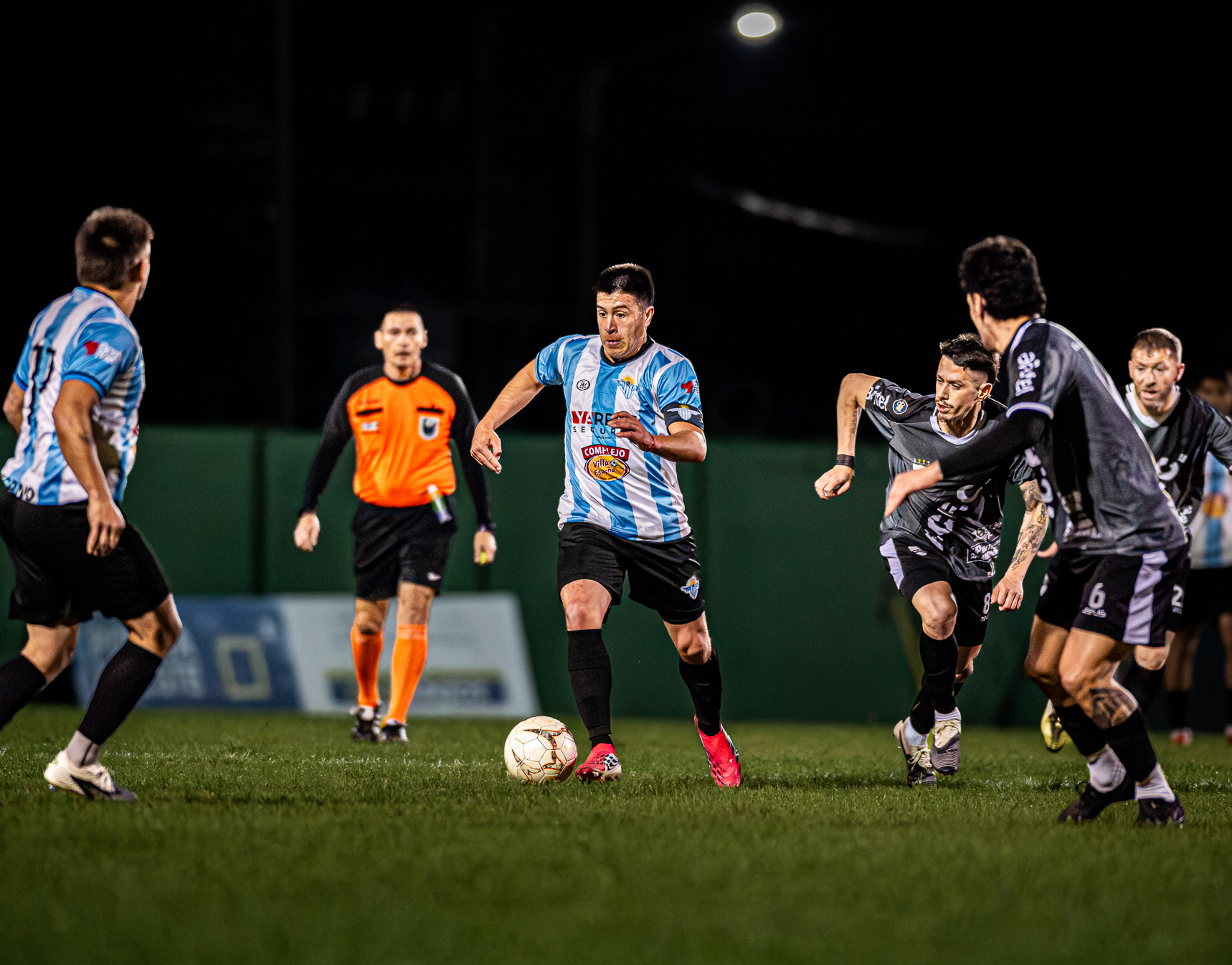 Un gran clásico se jugó por la 7ª fecha, con un empate agónico de Ferro, que terminó con dos jugadores más. Foto: Valentín Fernández