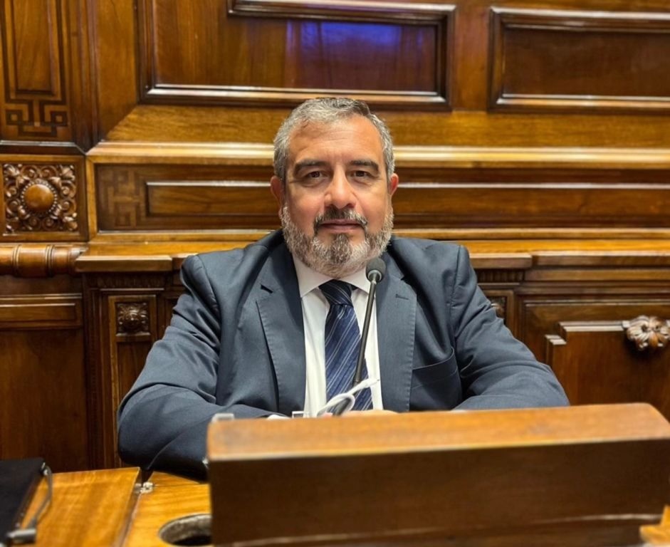 De Brum impulsa un histórico freno a  los pases en comisión en el Parlamento
