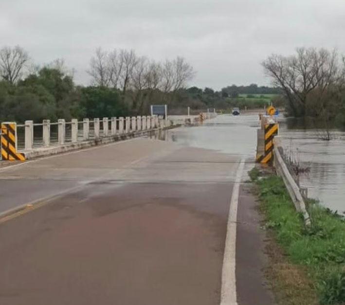 Lluvias intensas: varios  pasos continúan crecidos