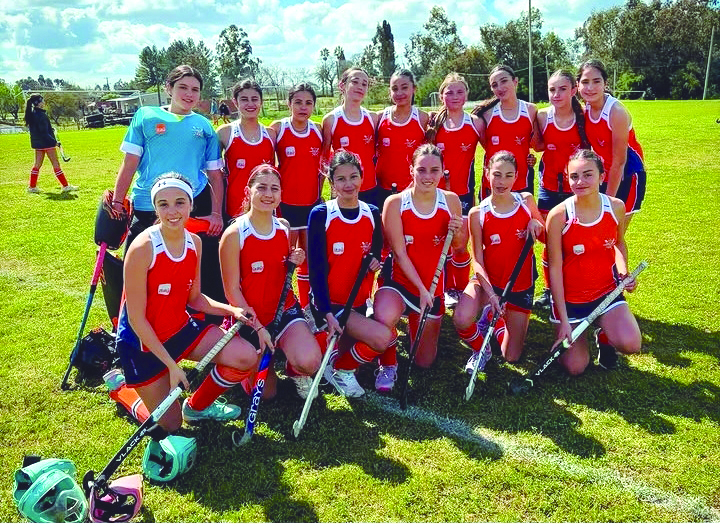 Plantel de hockey Club Remeros Salto en categoría Sub 14.