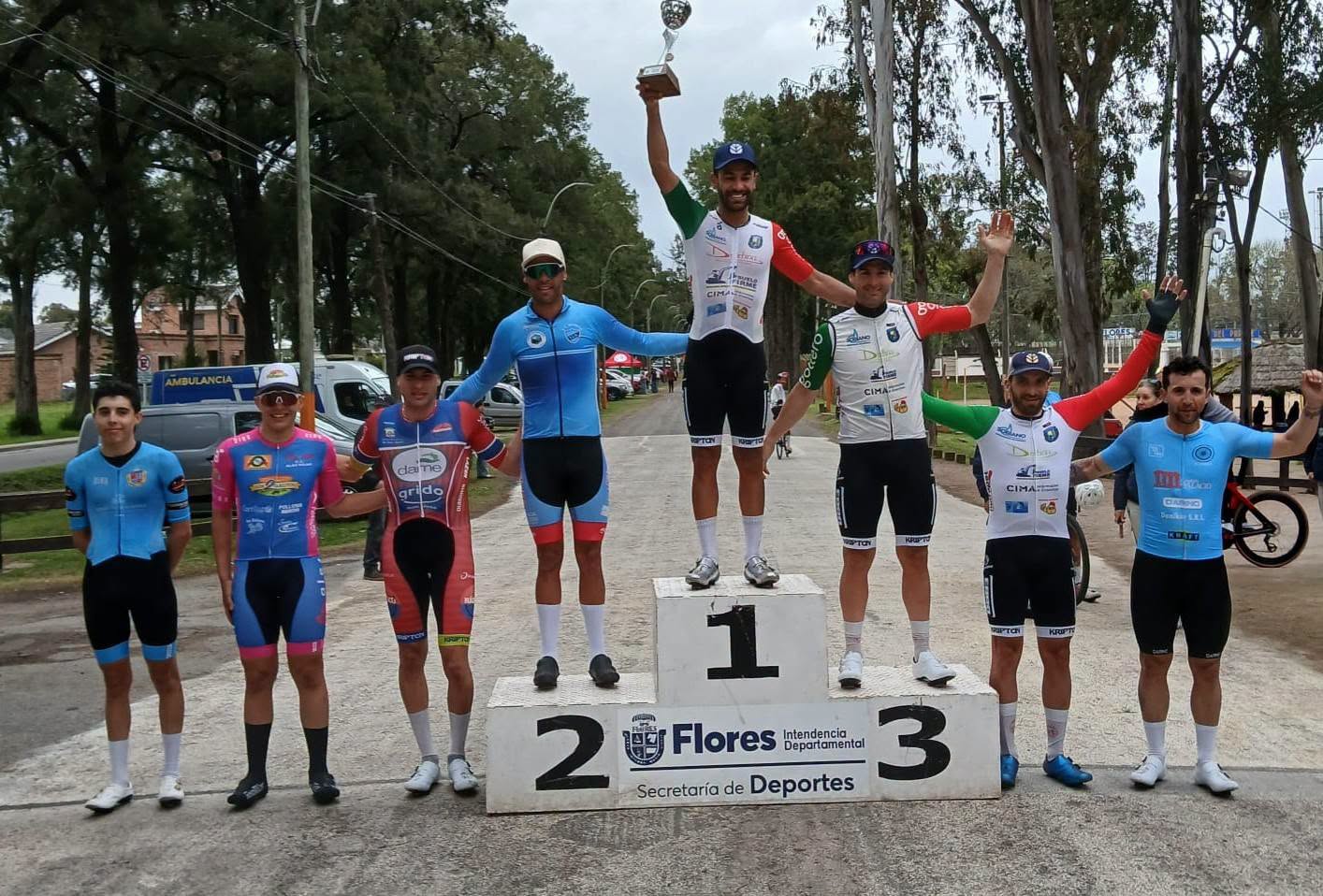 Robert Racedo se subió al segundo escalón.