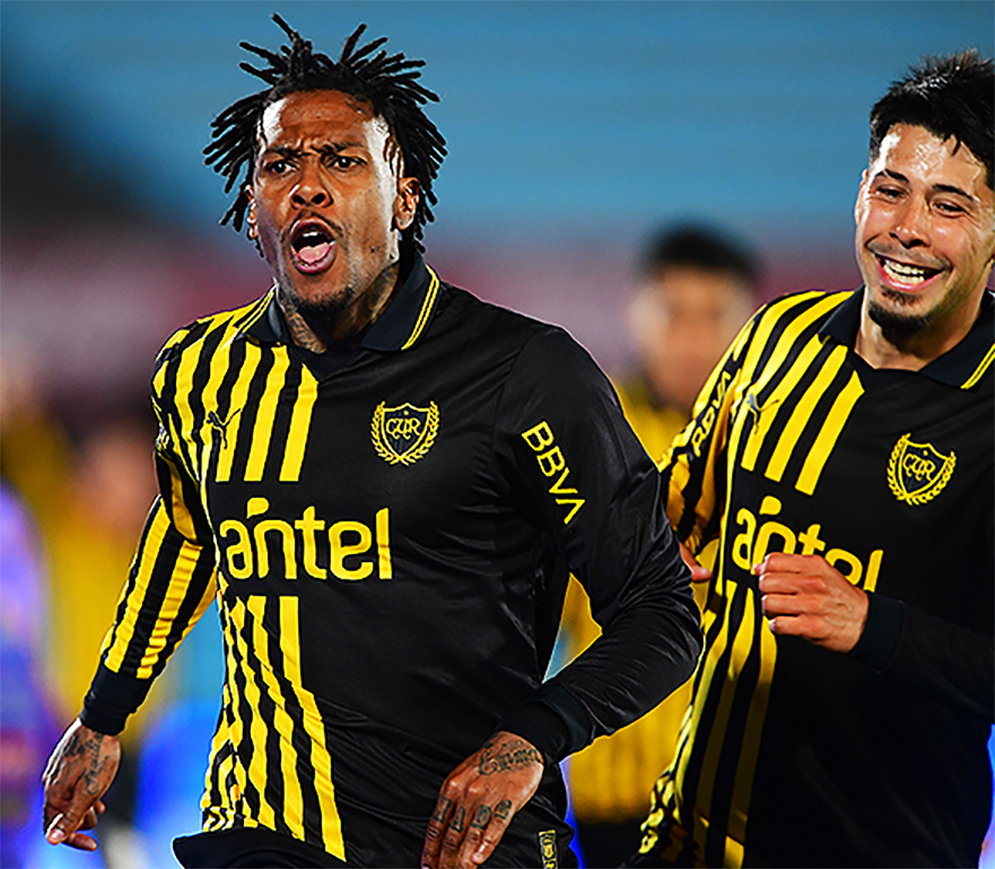 Abel Hernández le dio un agónico triunfo a Peñarol sobre Boston River. Foto 'Tenfield'