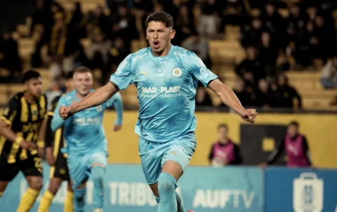 Copa AUF Uruguay : Montevideo City Torque eliminó a Peñarol en el Campeón del Siglo