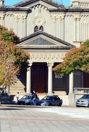 Latidos: Durmiendo en la iglesia, Ruidos molestos y más...