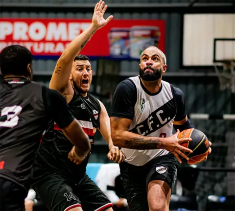 Primero ante último en el Salteño de básquet