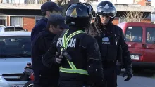 Choque entre moto y auto estacionado  dejó a un motociclista con heridas leves