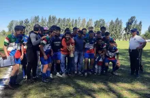 La gente del Sportivo Corralito celebrando el título y ascenso a la Divisional A para la próxima temporada logrado este fin de semana. Foto Liga Agraria