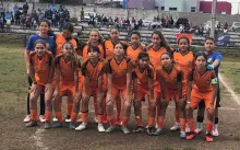 La Sub 13 de Salto femenino se volvió invicta de Rivera y ganadora de la serie. Le esperan las semifinales del Campeonato Nacional de ONFI, Divisional “A”. Foto: Liga Salteña de Baby Fútbol. 