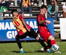 Hasta ahora Universitario y Gladiador están empatados, resultado que de repetirse clasificará a semifinales a los de barrio Artigas.