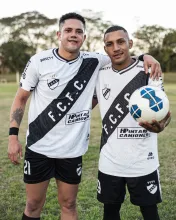 Natanael Tabárez (derecha) junto a su coterráneo Dalton Bueno.