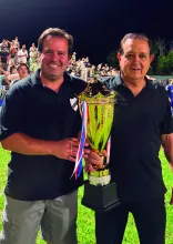 El 'Pato' con Eduardo, su hijo, fiel seguidor en las campañas deportivas.