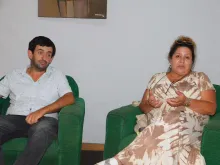 Profesores Raúl Silgoria y Patricia Barrios en la redacción de CAMBIO.