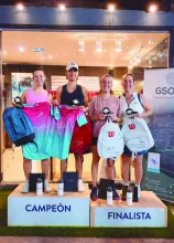 Las campeonas de 4ta femenina Escobar/ Cardozo junto las finalistas De souza/ Lojo.