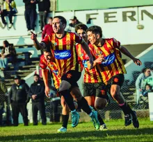 Remate desde fuera del área y Rocha pone el 1-0. Foto: Valentín Fernández. 