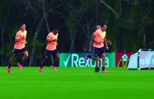Pellistri, De la Cruz y Giménez en el entrenamiento en México. Hoy la delegación viaja a Miami.