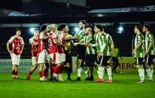 El final del primer partido fue picado, luego de que Ceibal estuviera dos goles arriba y Universal lo igualara en la adición. Valentín Fernández