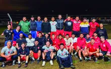 El plantel tras la última práctica, con la confianza en alto. Foto Ceibal