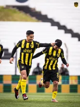 Arezo, que estaba peleado con el gol, se destapó con un doblete. Foto 'El País'