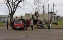 El fuerte impacto causó daños en ambos vehículos
