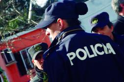 Mujer denunció que su vecino la  amenaza con un arma de fuego