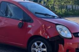 Motociclistas lesionados tras choque con auto
