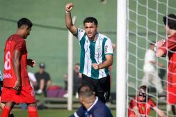 Universitario se quedó sin energía  y terminó en goleada de Racing