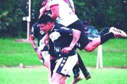 La certeza en los cabezazos le dio otro agónico triunfo a Ferro Carril, al día de hoy puntero del campeonato