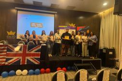 Artigas Washington Center celebró su ceremonia de la entrega de certificados y presentó propuesta educativa