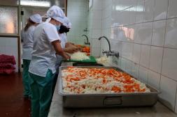 Tras advertencia del INDA se  busca mejorar el transporte de  alimentos que salen del comedor