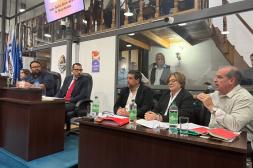Ejecutivo defendió su decisión ante la Junta, mientras la oposición insiste en que faltaron explicaciones claves