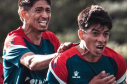 Tigre rugió fuerte y se acerca a la cima 