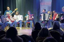 El Grupo Acordeones del Uruguay comenzó su extensa gira europea con 41 integrantes de Salto y todo el país