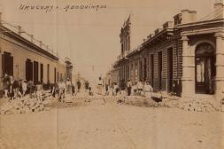 Obras de vialidad en ciudad de Salto en el año 1909