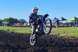 Kevin Santana, Franco Grilli y Mateo Dos Santos festejaron en Quebracho 