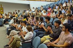 Nueva generación de profesionales  egresados en una emotiva ceremonia