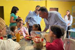 Intendente Albisu compartió  con usuarios de los comedores 