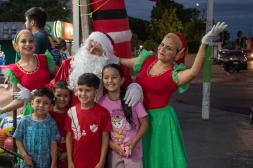 Espíritu navideño: Papá Noel  recorre los comercios locales