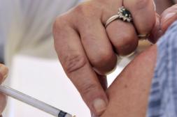 Instan a vacunarse contra el  sarampión tras caso importado